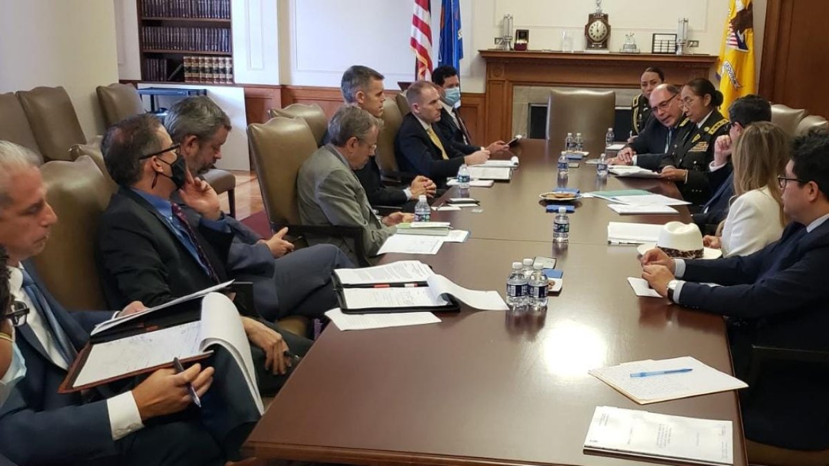 La general Tannya Varela y el procurador Íñigo Salvador, viajaron a Estados Unidos.