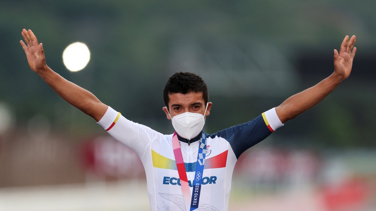 Richard Carapaz, con la medalla de oro en los Juegos de Tokio.