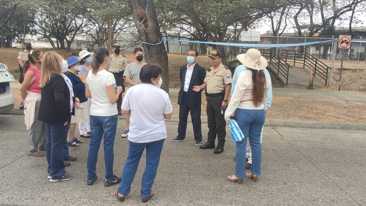 Comunidad. El vecindario establece estrategias para tener mejor convivencia.