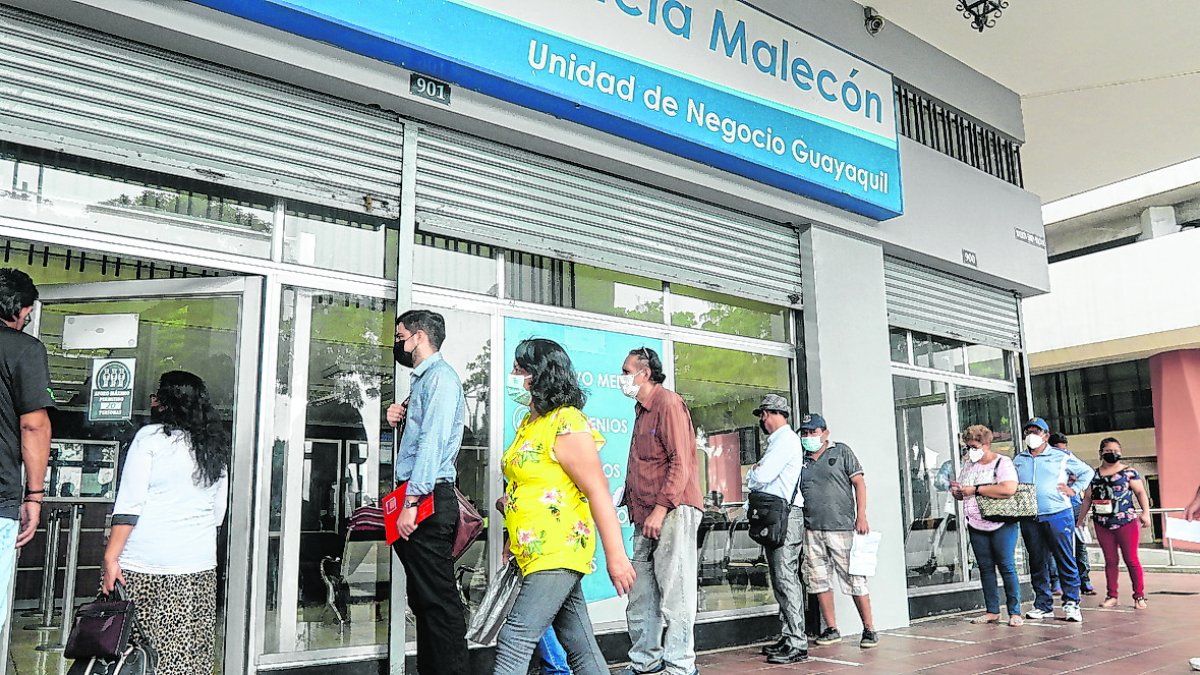 CLIENTES DE CNEL, ACUDEN DIARIAMENTE A REALIZAR RECLAMOS POR SUPUESTOS COBROS EXAGERADOS EN SUS PLANILLAS DE CONSUMO ELÉCTRICO...FD: MIGUEL CANALES...20-05-2021