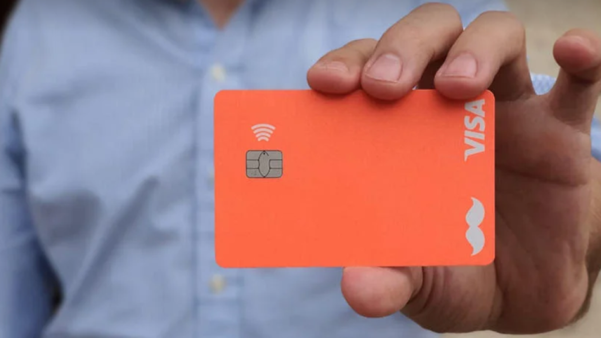 La firma funciona como un banco digital y ofrece productos como tarjetas de crédito.