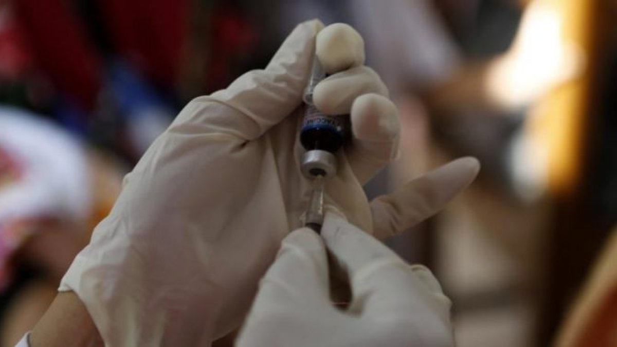 Las vacunas contra la Covid-19 no son aceptadas por todos, de ahí que la CE busca combatir la desinformación que hay en contra de ellas.