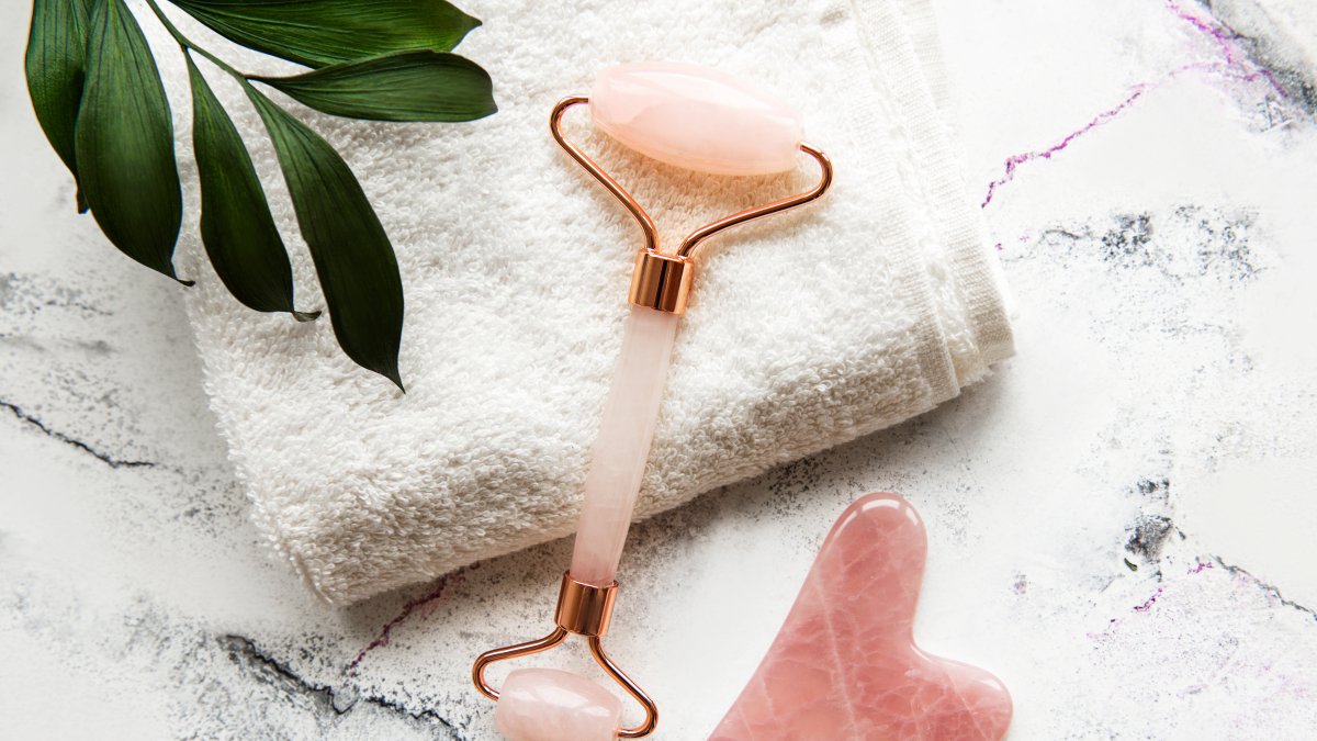 Rodillo facial y Gua Sha.