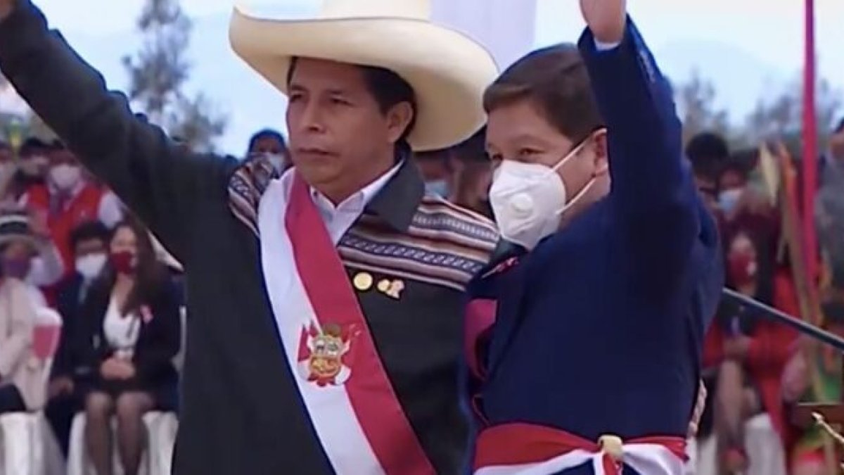 El presidente peruano junto a Ugarte, durante una ceremonia simbólica de posesión.