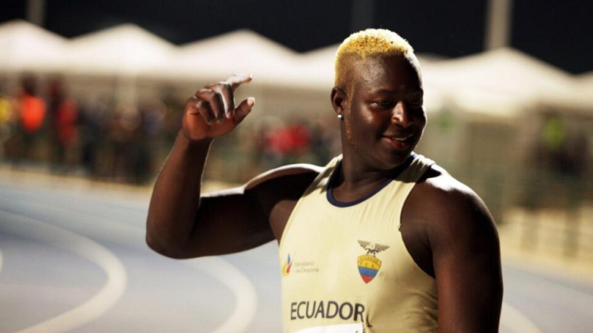 Juan José Caicedo disputa la disciplina de lanzamiento de disco.