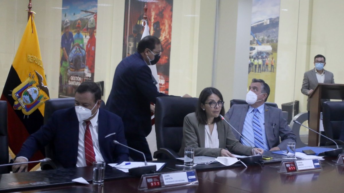 COE. La ministra de Salud, Ximena Garzón, dijo que las restricciones se combinan con medidas sanitarias.