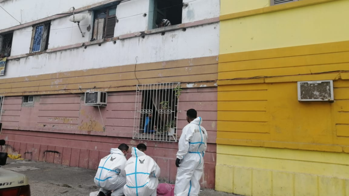 La víctima tenía 34 años, según informó el jefe policial del sector, mayor Carlos Mancheno.