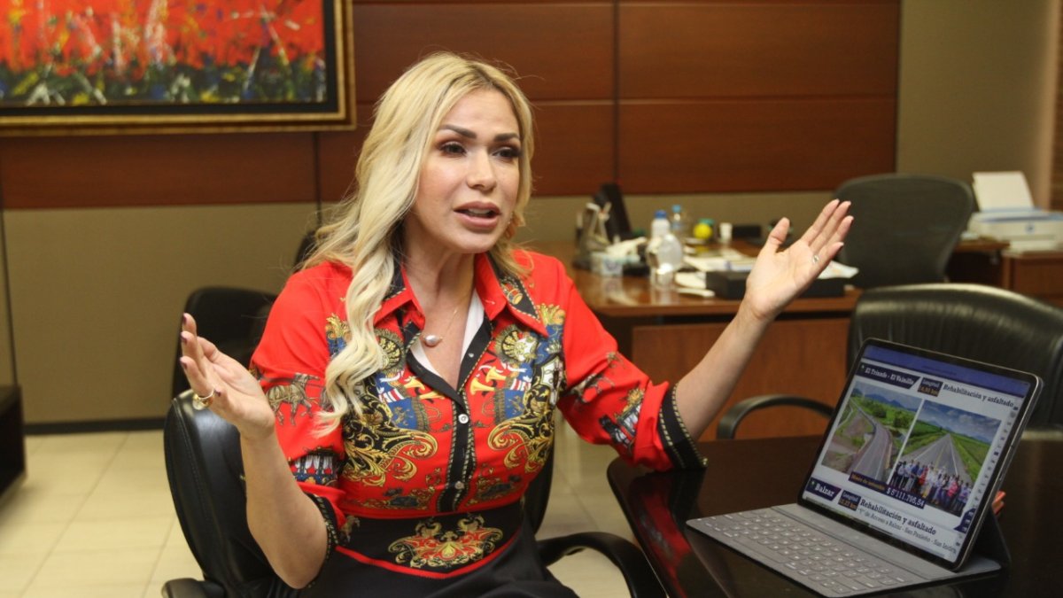 La prefecta Susana González asegura que sigue trabajando en las obras que encontró inconclusas y que ha logrado poner la casa en orden.