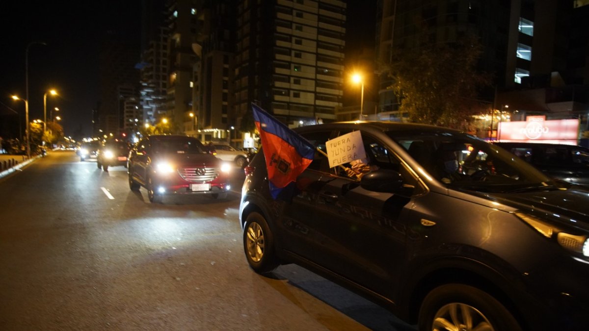 La noche del sábado 31 de julio se produjo una caravana de rechazo que recorrió varias calles de Quito hasta llegar al centro de la ciudad.