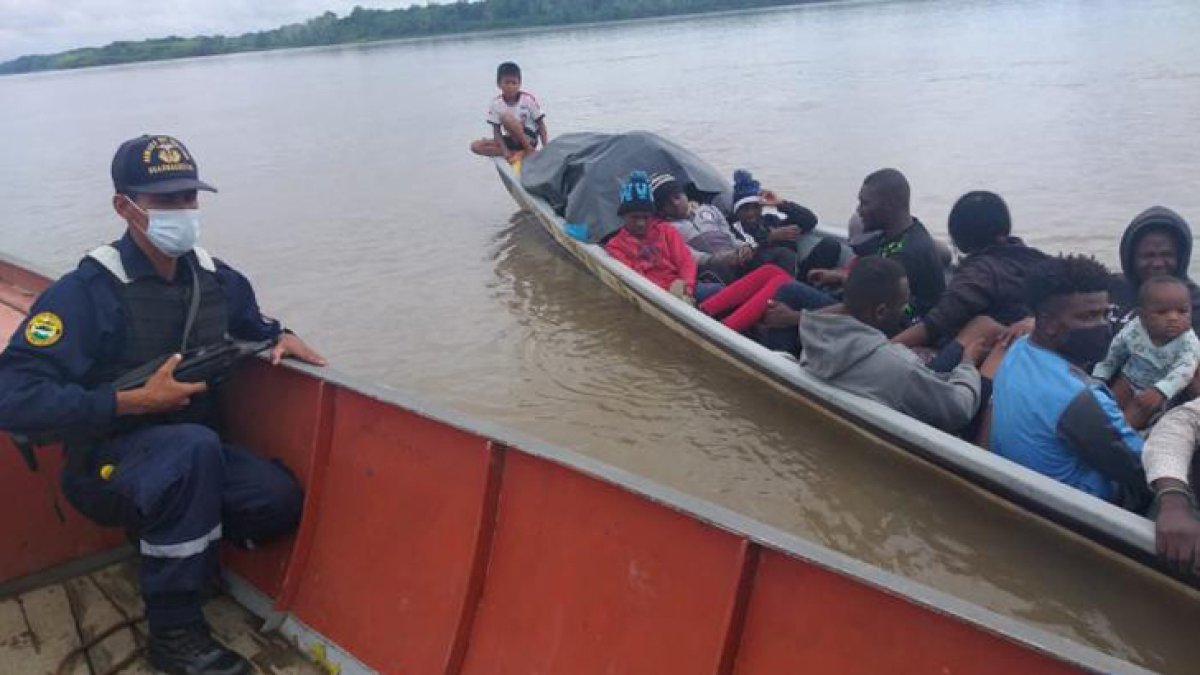 La Armada del Ecuador en los operativos ha encontrado naves con migrantes.