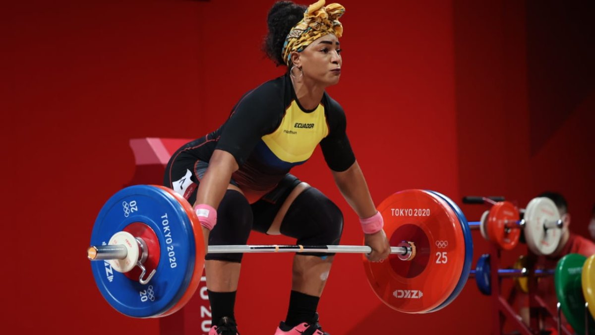 Tamara Salazar se ubica en tercer lugar, en su primer arranque.