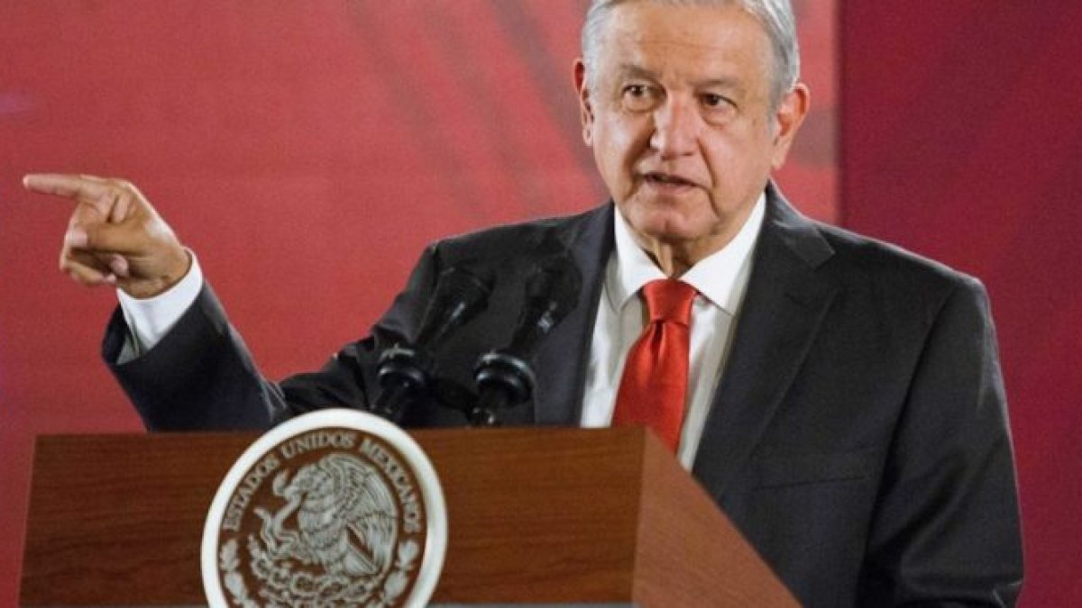 El presidente mexicano defiende la consulta.