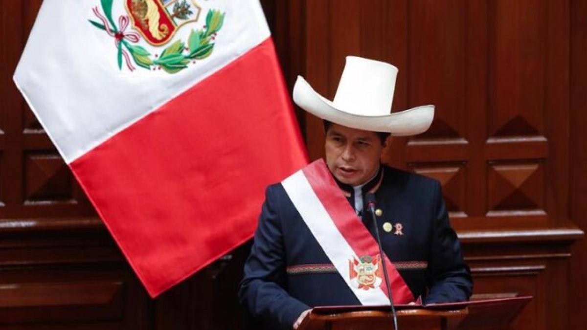 El presidente Castillo es incluido en las oraciones de los evangélicos de su país.