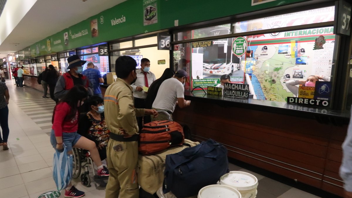 Venta. Las cooperativas de transporte no exigen el carné de vacunación para los usuarios en Guayaquil.