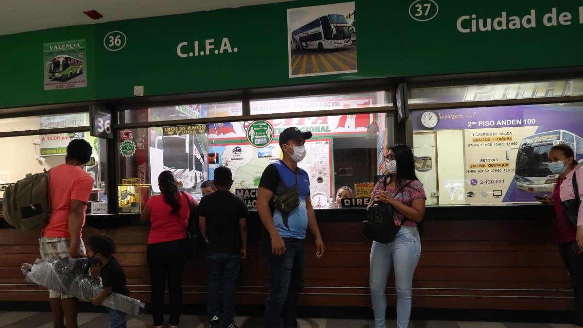 02082021 TERMINAL TERRESTRE , USUARIOS  QUE VIAJAN A MACHALA 2 DE AGOSTO DEL 2021