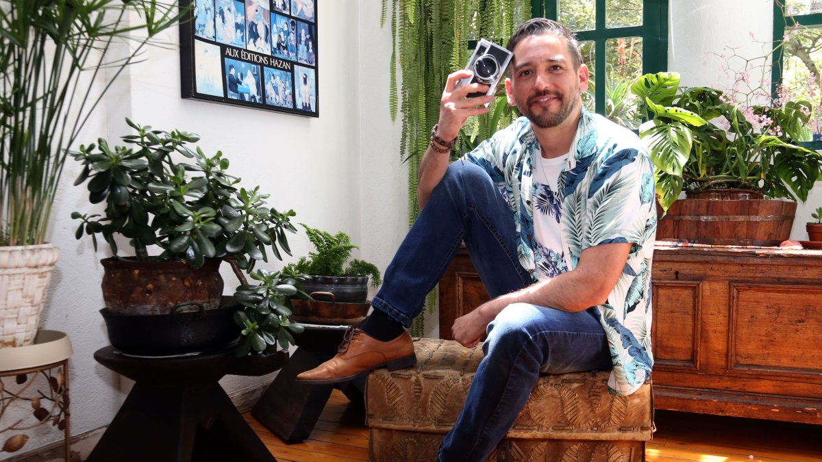 Leonardo Ampuero, fotógrafo guayaquileño, desde la ciudad de Quito.