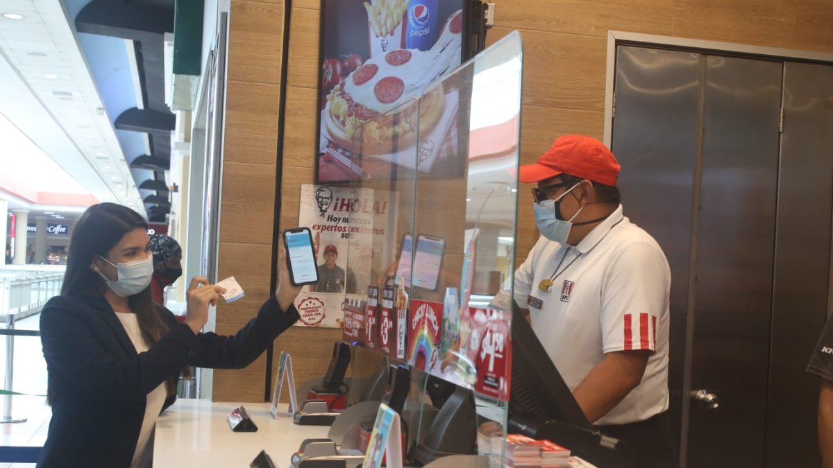 Cientos de empresas de Ecuador alientan la vacunación con ofertas