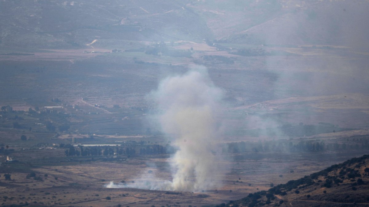 Tres cohetes fueron lanzados hoy desde el Líbano hacia Israel, activando las alarmas antiaéreas en varias localidades israelíes fronterizas.