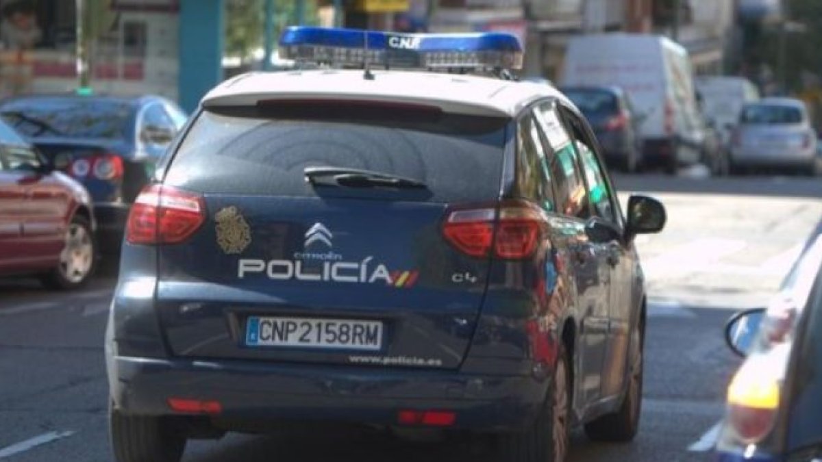 La Policía española ha detenido a seis personas por falsifiación de documentos.