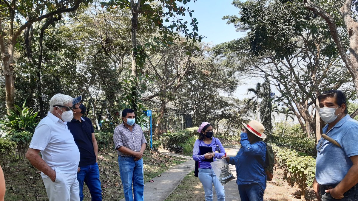 Visita. Una evaluación reciente en el Jardín Botánico de Guayaquil.