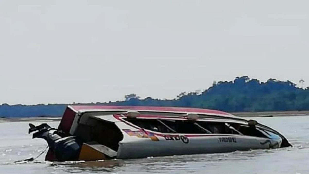 Percance. El accidente fluvial ocurrió pasadas las 09:00 en Sucumbíos.