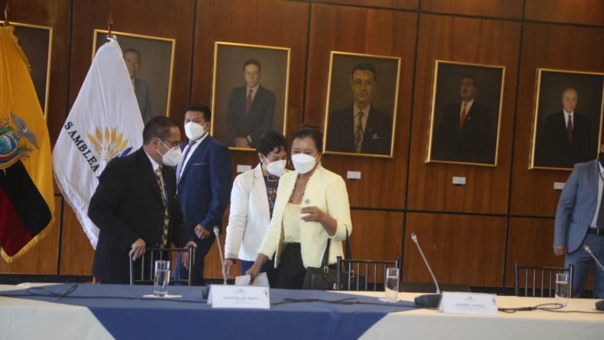 Información. Sin responder preguntas y junto a algunos jefes de bancadas, Llori habló del juicio político a Celi.