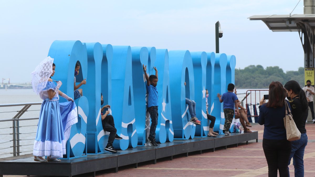 El Malecón Simón Bolívar recibe cada vez a más propios y turistas.