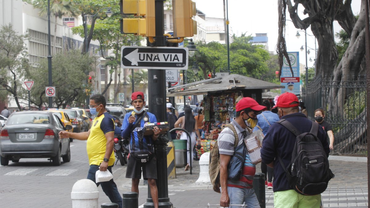 Hubo poca presencia de vendedores informales esta mañana.