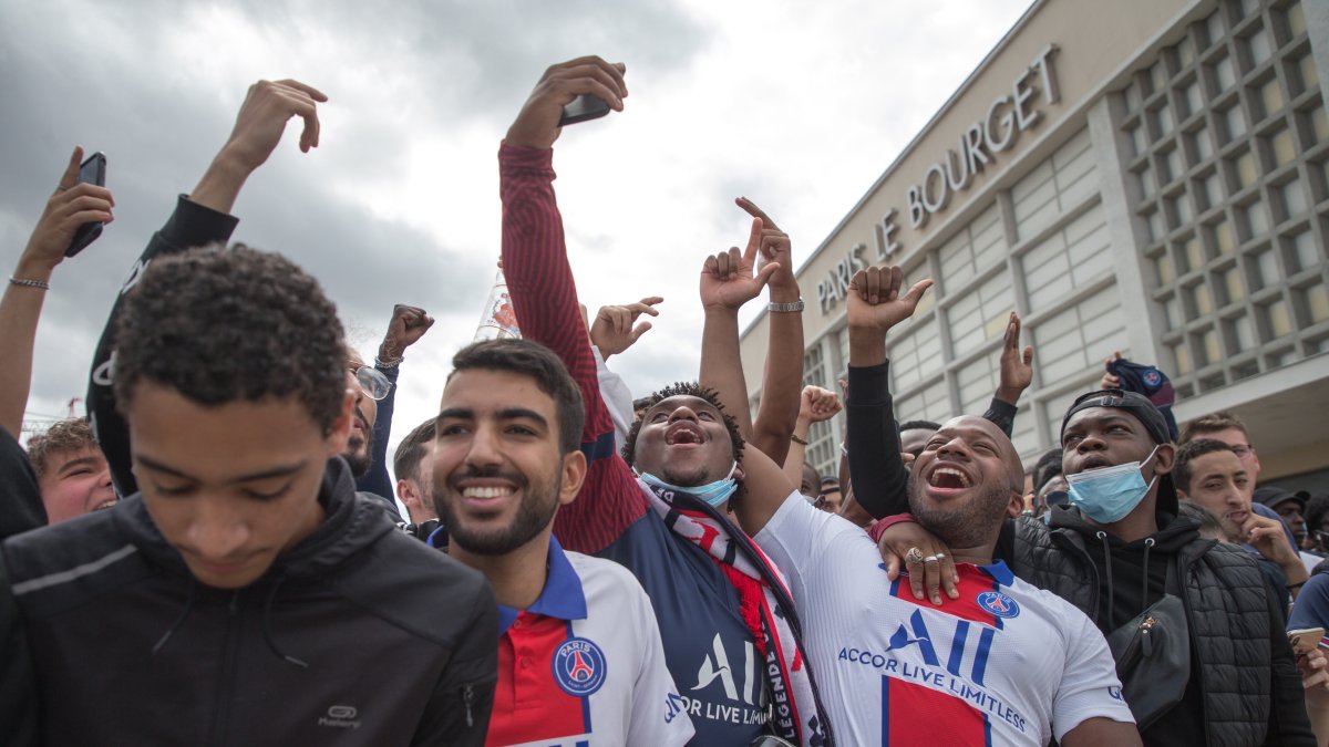 Messi, de 34 años y ganador de seis balones de oro, aterrizó esta tarde en el aeropuerto de Le Bourget en medio de una enorme expectación.