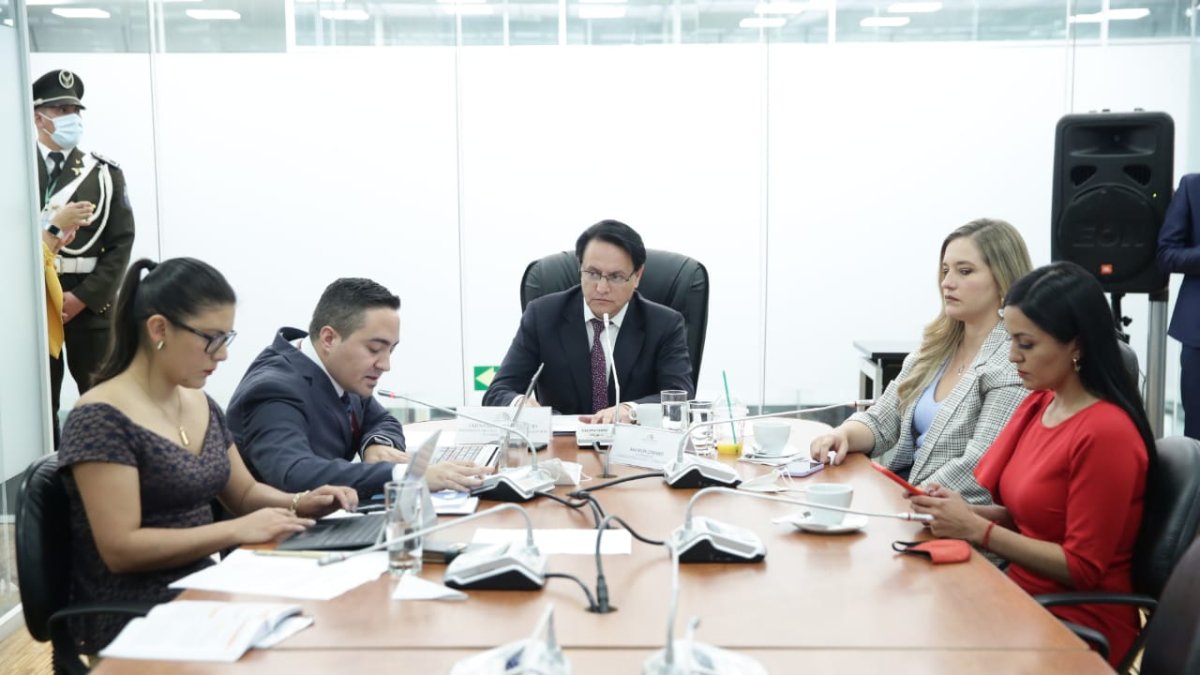 La mesa de Fiscalización sesionó bajo la modalidad semipresencial.