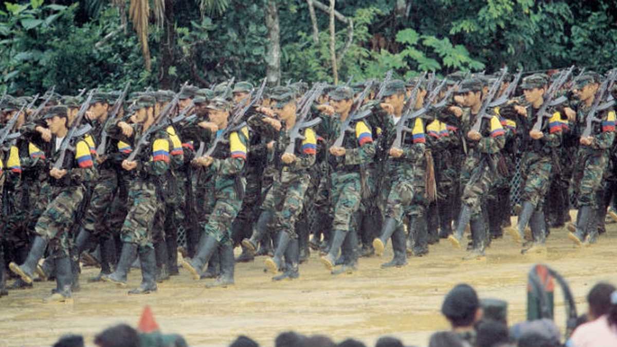 Las Fuerzas Armadas Revolucionarias de Colombia,  antes de entregar las armas.