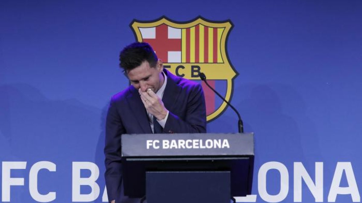 El mundo deportivo recordará por siempre esta imagen de la despedida de Messi del Barcelona, el 8 de agosto de 2021.
