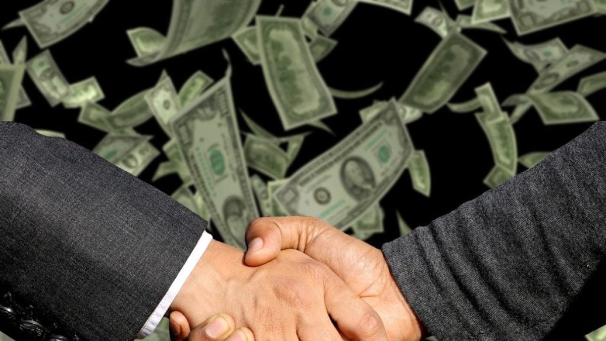 El monto anual negociado en Ecuador representa el 7,18 % del PIB en 10 años.