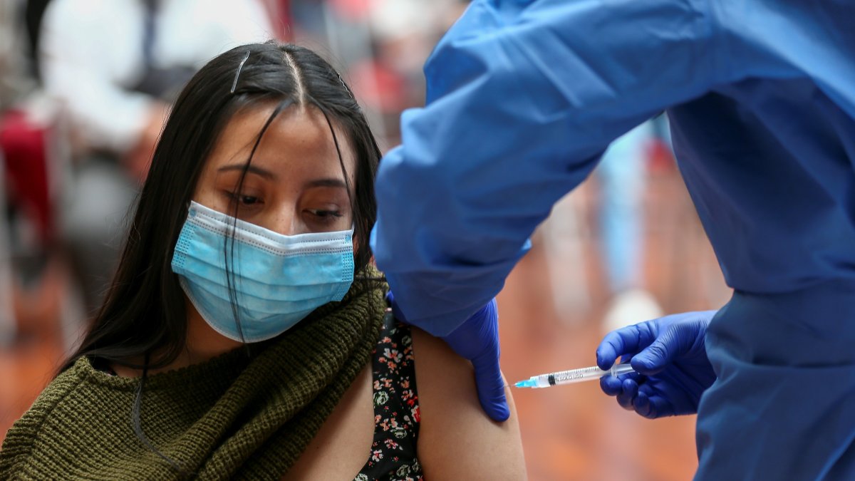 En este momento, casi 10 millones de ecuatorianos cuentan con la primera dosis y 3,4 millones de ellos con la segunda de los biológicos anticovid.