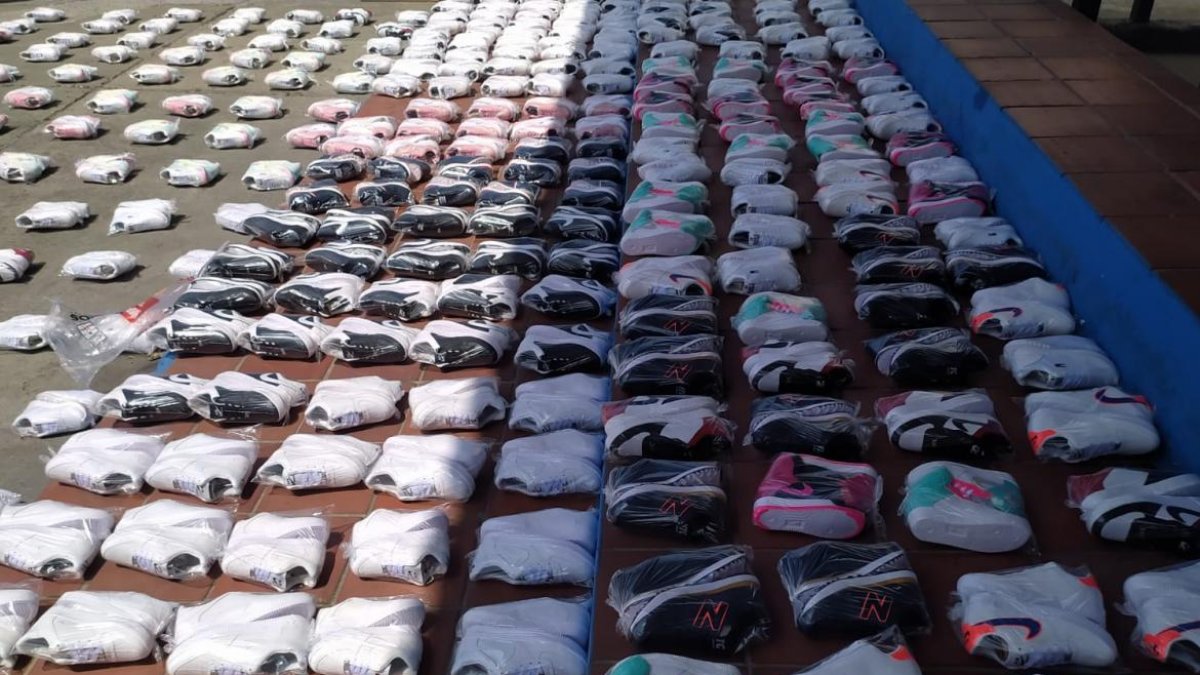 La Policía y el Ministerio de Ambiente incautaron la mercadería cerca de la bahía de Guayaquil.