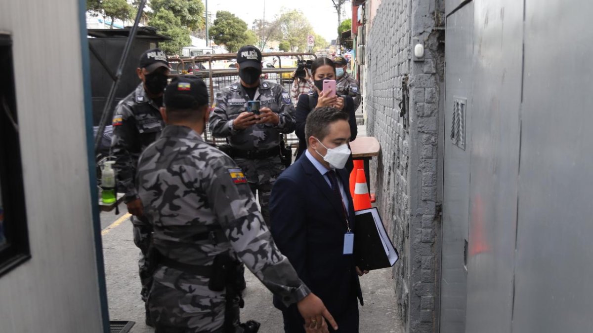 El encargado de entregar la notificación en la prisión fue el prosecretario Santiago Becdach.