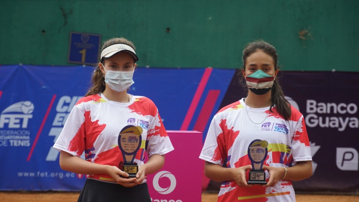 Valeska San Martín (i) lideró la categoría de los 16 años del torneo.