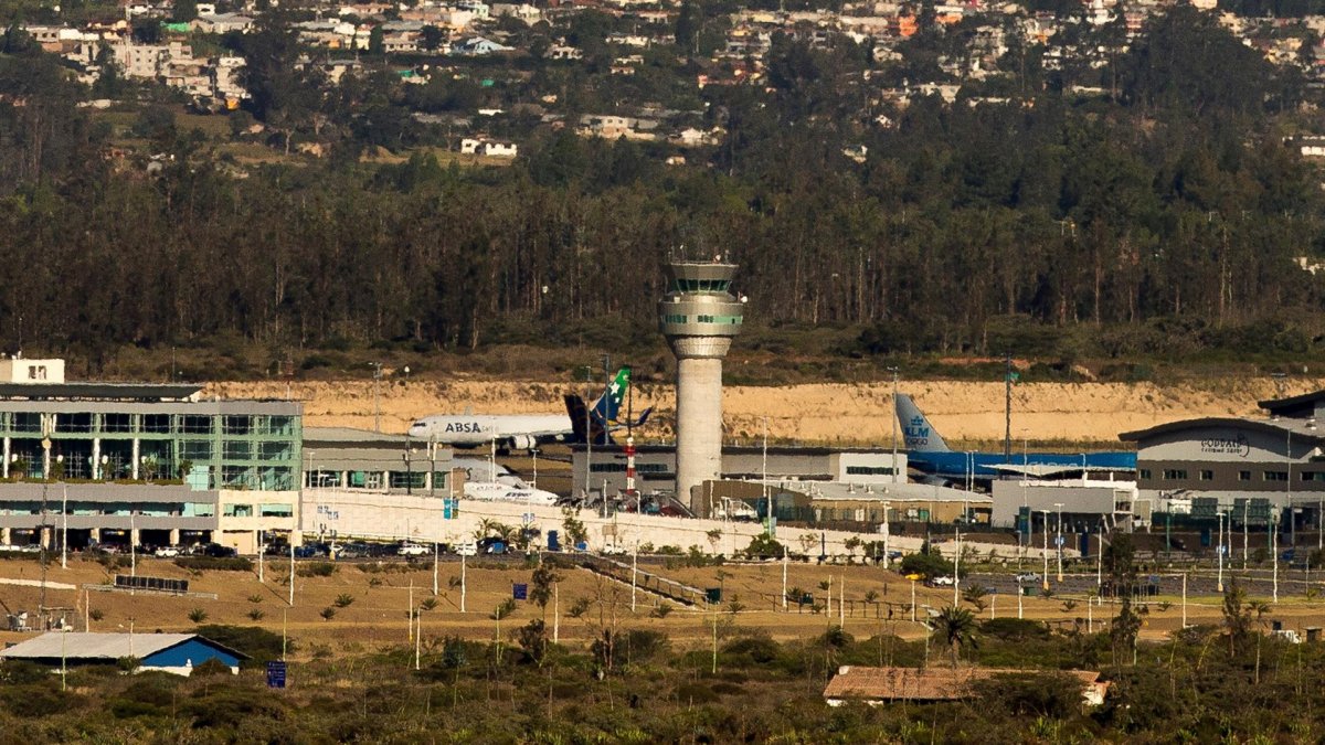 Vista general del Aeropuerto Internacional Mariscal Sucre, en Quito (Ecuador).