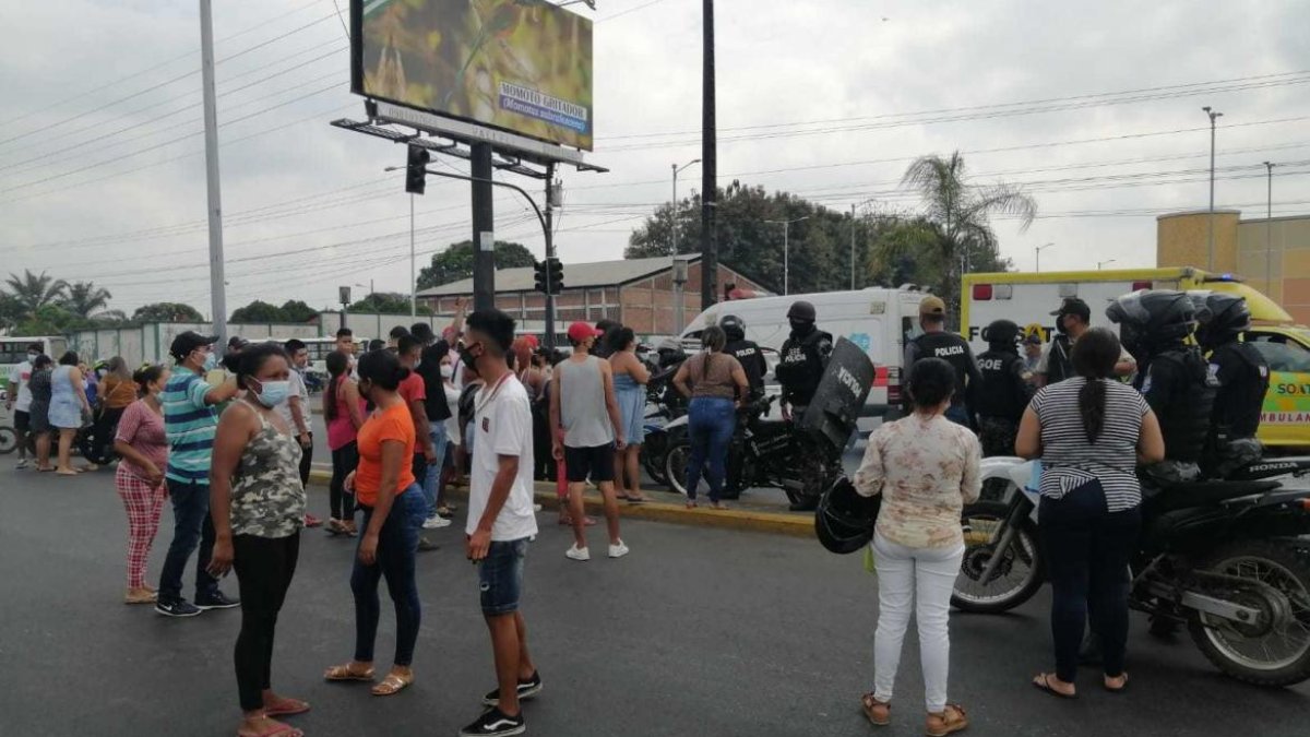 Familiares de los detenidos pugnaban por información sobre los fallecidos.