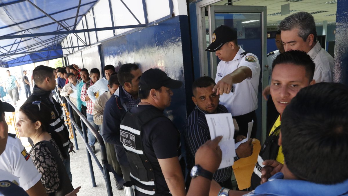 Pasado. Las largas filas para sacar la licencia en la CTE antes de 2020.