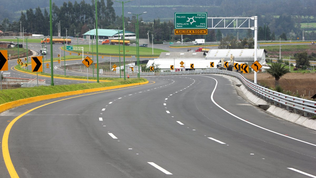 Ampliación. Desde 2016 no se ha firmado el acta de entrega definitiva de la vía Pifo-Papallacta, entre el MTOP y la empresa China Road and Bridge Corporation.