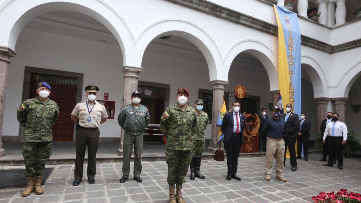 Autoridades. Pablo Almeida es el comandante de la Casa Militar que tiene además un Estado Mayor.
