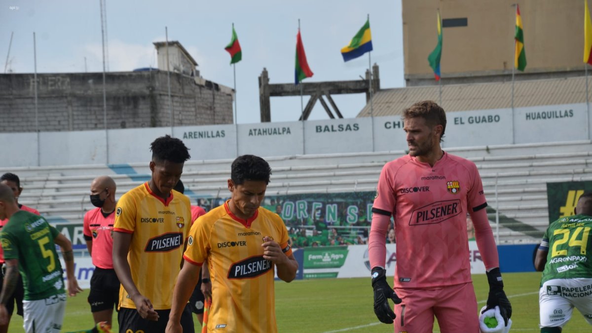 Orense y Barcelona empatan 0-0 en el primer tiempo.