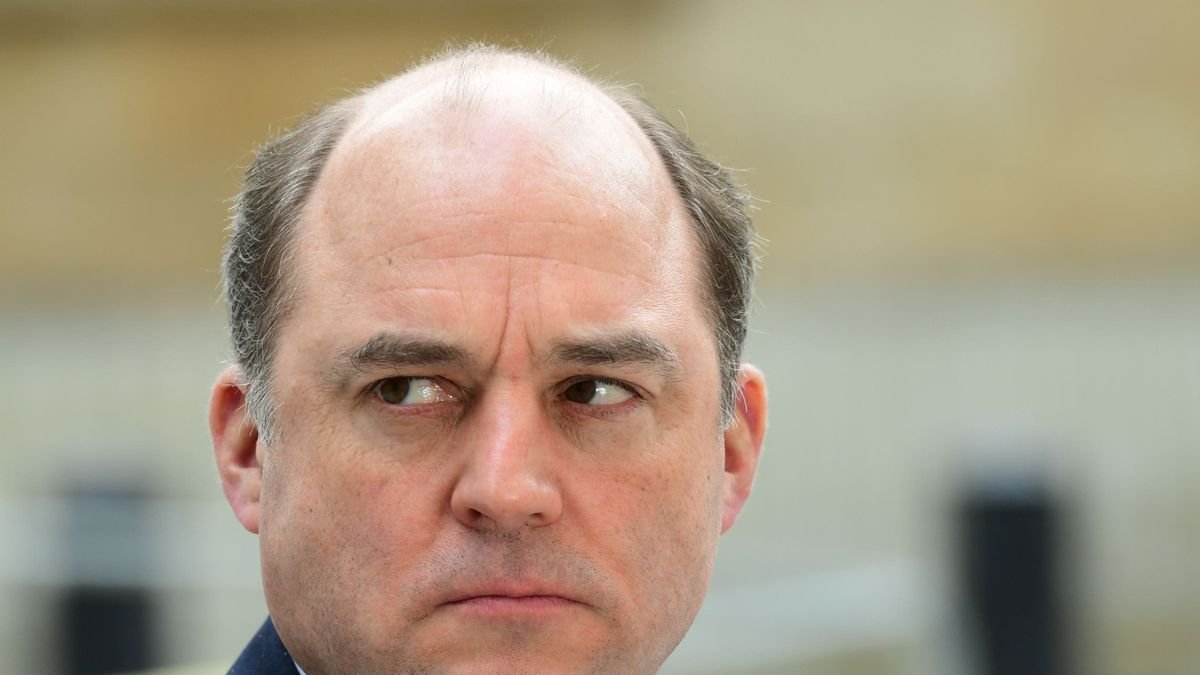 El ministro británico Ben Wallace culpa al expresidente Donald Trum de lo que está ocurriendo en Afganistán.