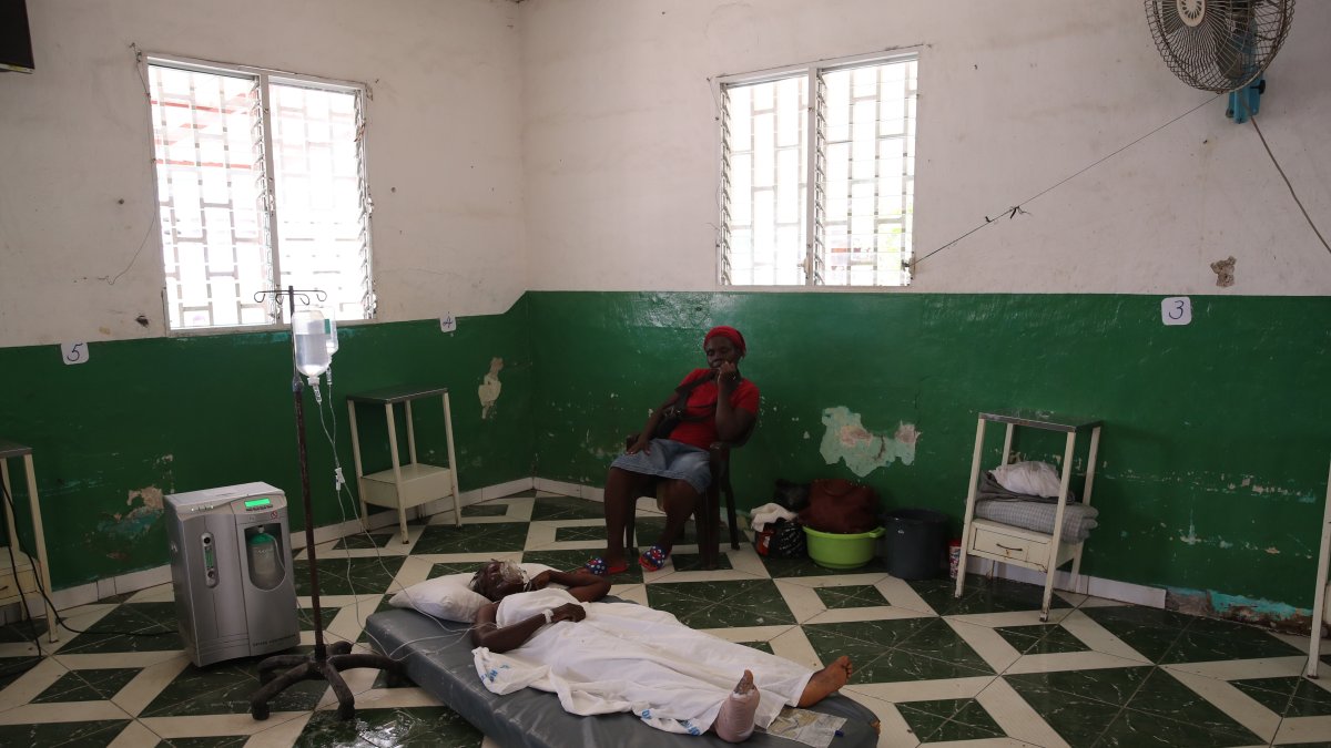 Heridos son atendidos en el hospital general de Les Cayes. Otro posible ciclón se sumó este lunes en la cuenca atlántica a la tormenta Fred, que amenaza al Panhandle