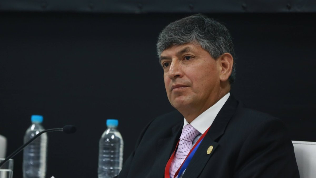 Vicecanciller denunció la falsificación de permisos de salida de menores por parte de redes de tráfico ilegal de migrantes.