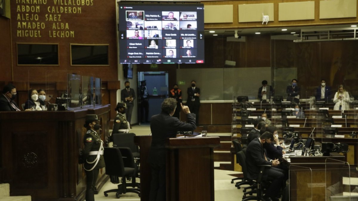 Excontralor. Durante cuatro horas, Pablo Celi se dirigió al Pleno de la Asamblea. Afuera, la policía lo esperaba para regresarlo a la Cárcel 4 de Quito