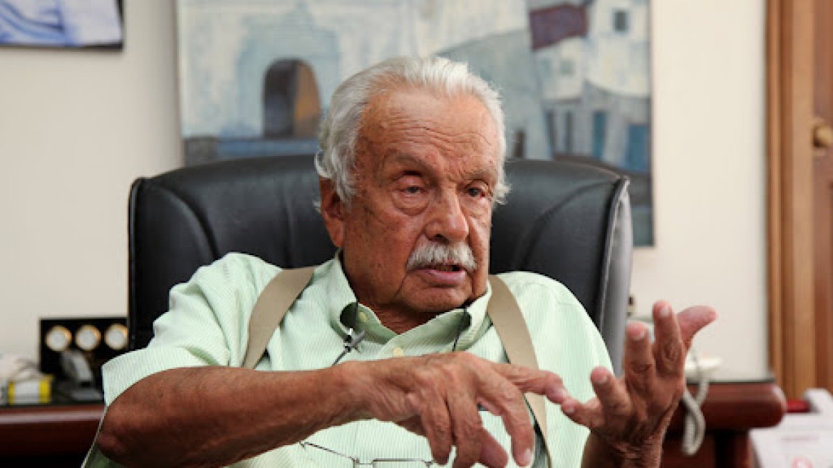 La directiva de Liga de Quito le rindió homenaje a colocarse su nombre al estadio que antes se llamaba Casa Blanca.