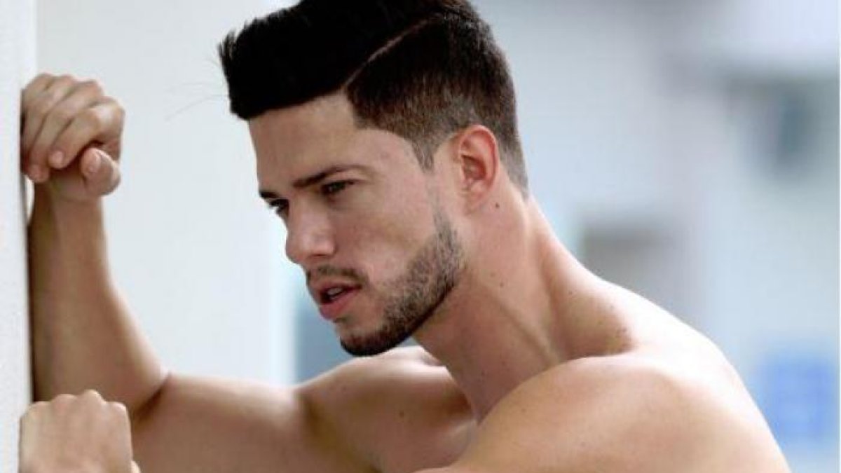 El portovejense es ingeniero civil y fisicoculturista.