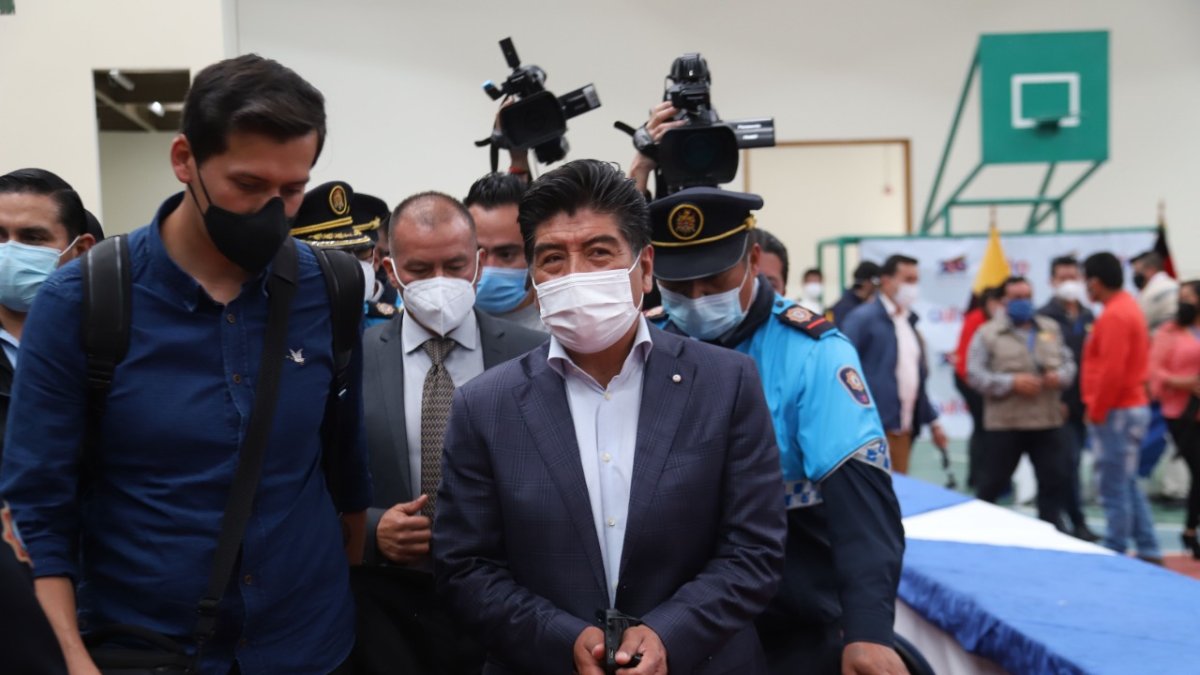 Lejanía. Jorge Yunda presidió la sesión del Concejo Metropolitano en San José de Minas, a dos horas de Quito.